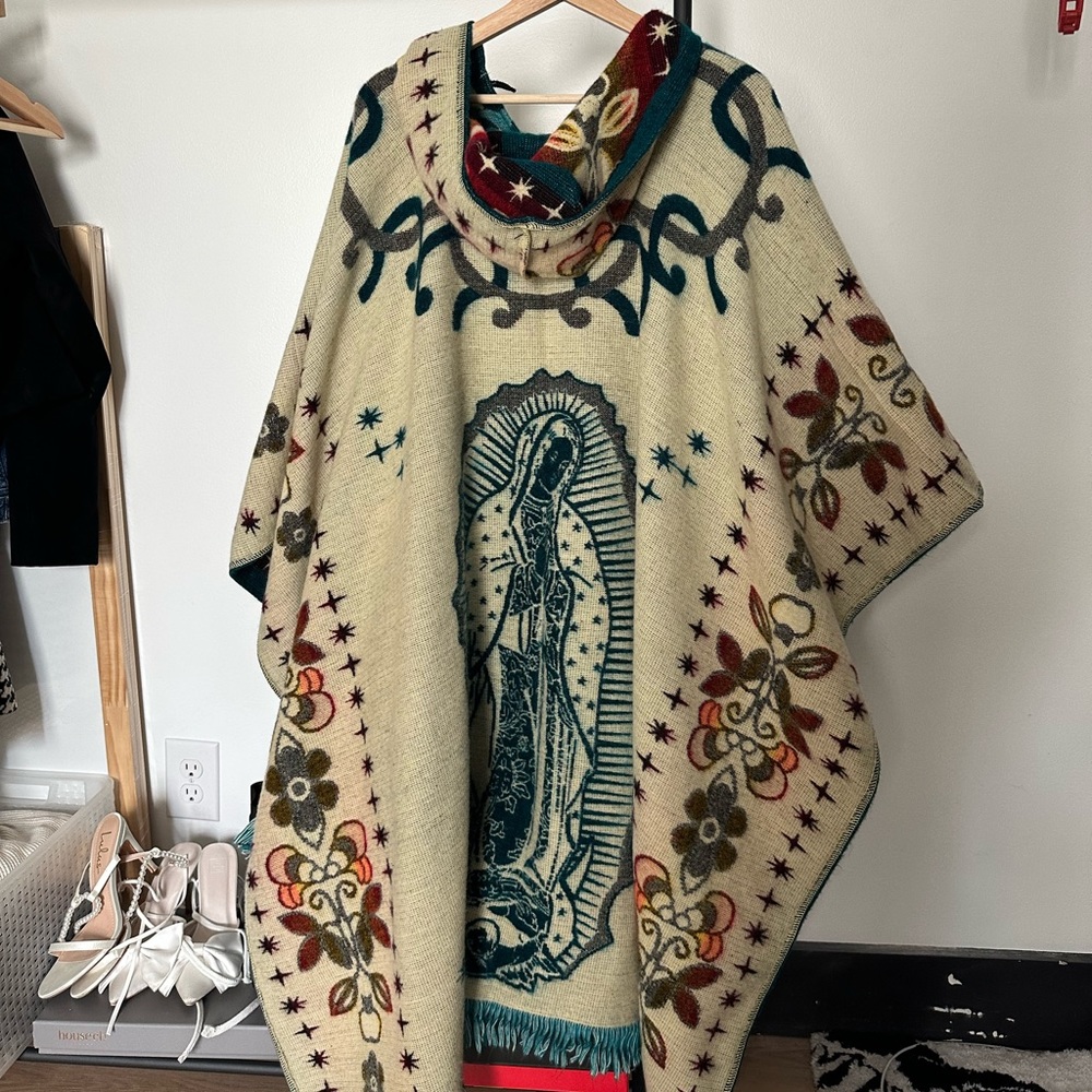 Virgin Mary Reversible Hooded  Pancho - Picture 4 of 4